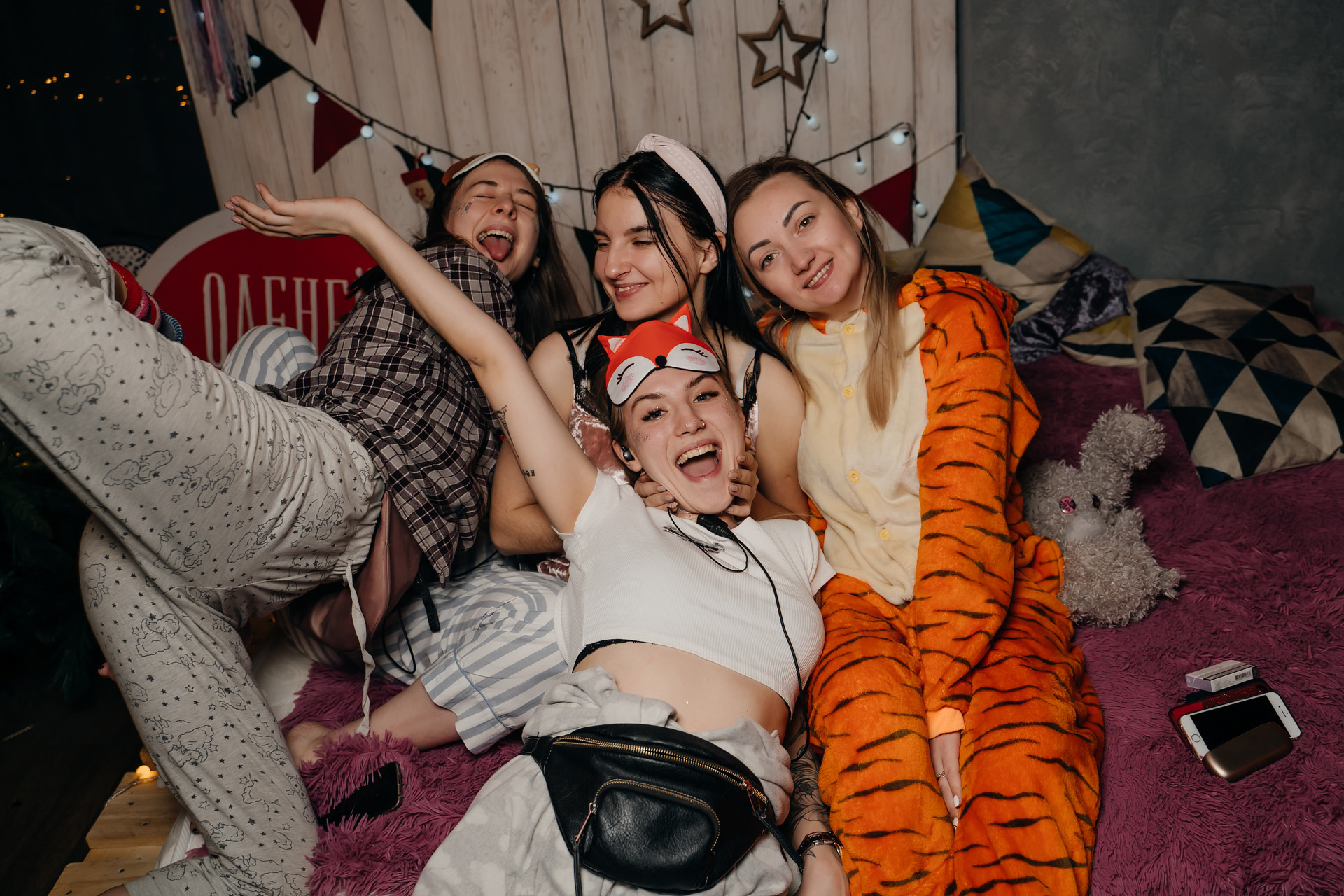 девочки на пижамной вечеринке порно фото 36