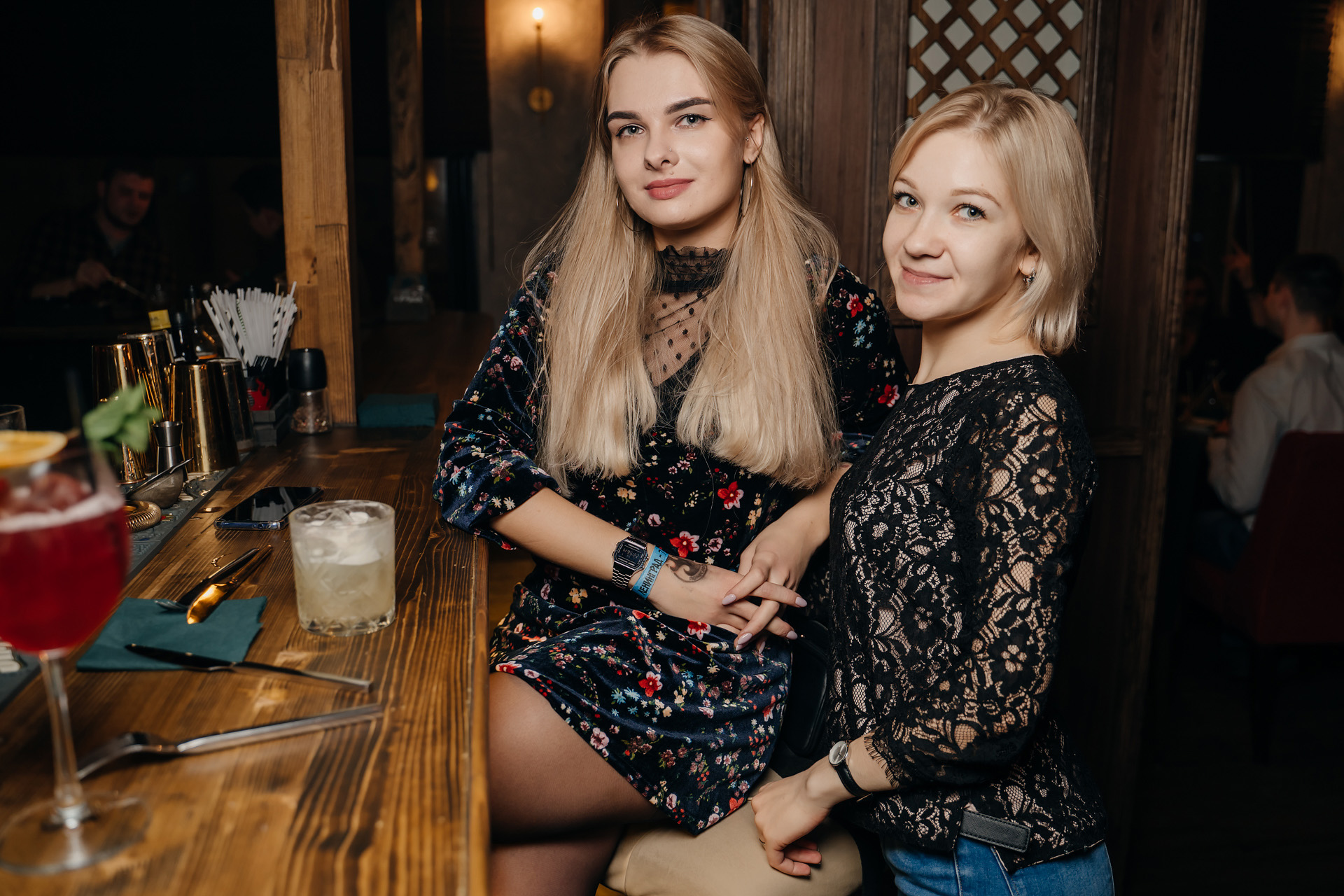 Понеслось воронеж. Cocktail Воронеж. Кафе коктейль Воронеж. Понеслось забронировать столик.